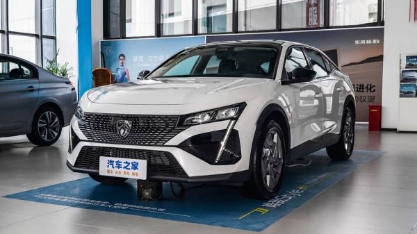 Peugeot обновила купе-кроссовер 408