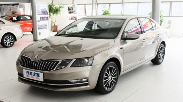 В России возобновили продажи Skoda Octavia A7: названы цены