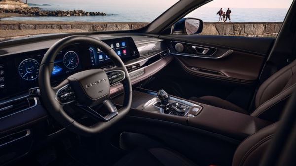 В России начались продажи нового полноприводного Chery. Сколько он стоит