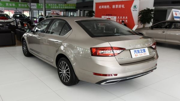 В России возобновили продажи Skoda Octavia A7: названы цены