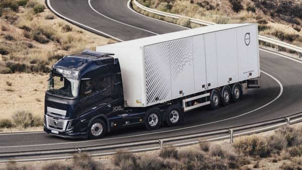 Volvo начала расследование из-за фото Елены Вяльбе на фоне их тягача