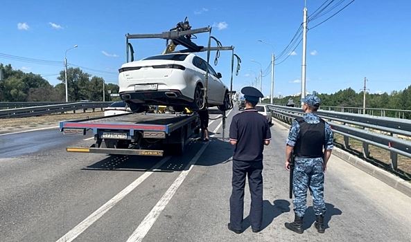 Волгоградец лишился двух иномарок за неуплату штрафов ГИБДД