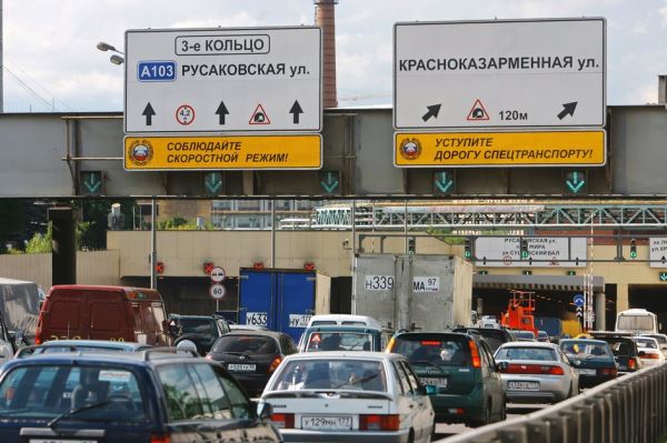 Россиянам рассказали, что делать при возгорании автомобиля в тоннеле