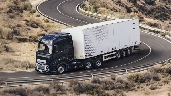 Volvo начала расследование из-за фото Елены Вяльбе на фоне их тягача