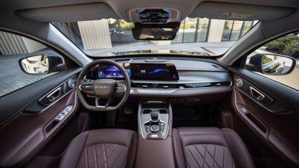 В России неожиданно подешевел популярный семиместный Chery. Сколько он стоит теперь