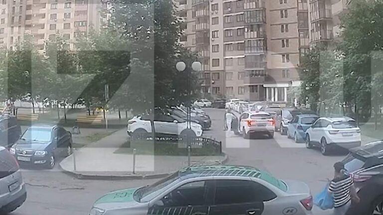Опубликованы кадры момента ДТП со сбившим ребенка такси в Одинцово
