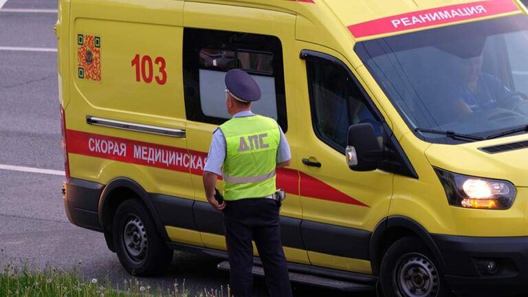 Семь человек получили травмы при столкновении 27 автомобилей в Кемерово