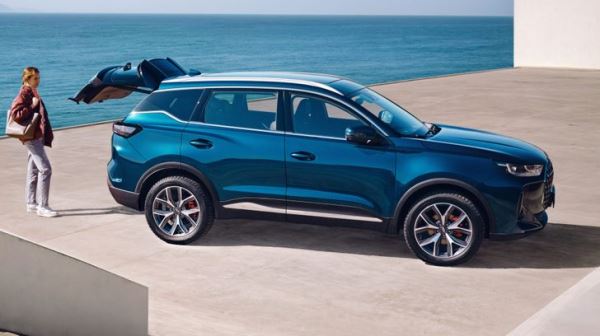 В России начались продажи нового полноприводного Chery. Сколько он стоит