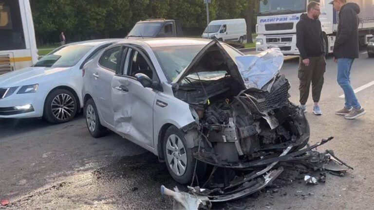 Пострадавший в ДТП на юге Москвы доставлен в больницу