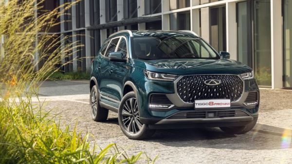 В России неожиданно подешевел популярный семиместный Chery. Сколько он стоит теперь