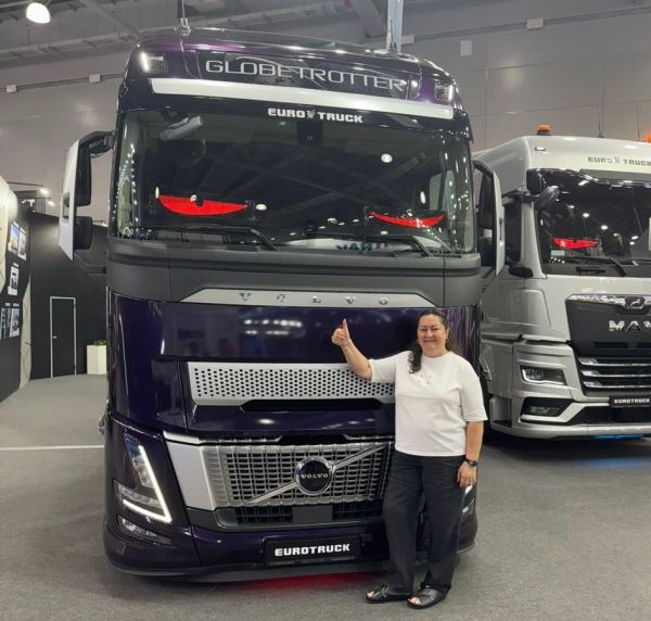Volvo начала расследование из-за фото Елены Вяльбе на фоне их тягача
