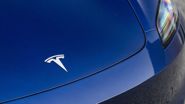 Села батарейка: в чем причина падения популярности Tesla
