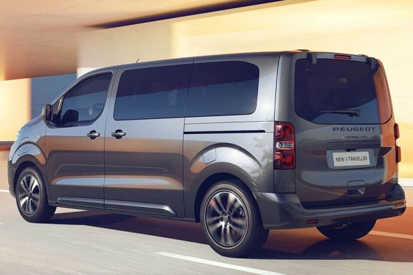 В России начали продавать минивэн Peugeot Traveller 2025 года