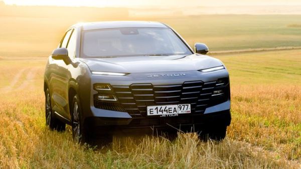 В России неожиданно подешевели два кроссовера Jetour, но есть нюанс