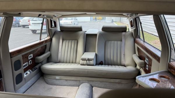 В России продают редкий лимузин Rollce-Royce